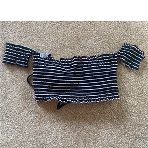 Strapless/off the shoulder sleeve swimsuit top
